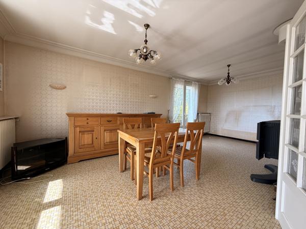 Maison familiale avec dépendances, piscine et terrain