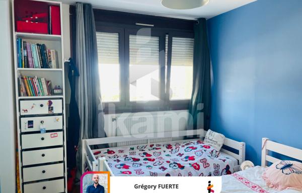 RARE : APPARTEMENT T3 EN DERNIER ÉTAGE AVEC VUE PANORAMIQUE ET PARC PRIVÉ