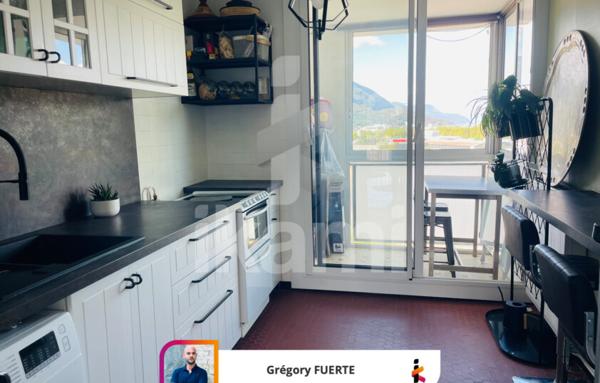 RARE : APPARTEMENT T3 EN DERNIER ÉTAGE AVEC VUE PANORAMIQUE ET PARC PRIVÉ