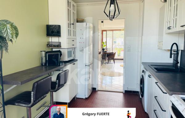 RARE : APPARTEMENT T3 EN DERNIER ÉTAGE AVEC VUE PANORAMIQUE ET PARC PRIVÉ