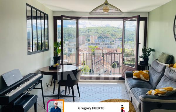 RARE : APPARTEMENT T3 EN DERNIER ÉTAGE AVEC VUE PANORAMIQUE ET PARC PRIVÉ