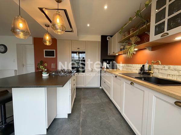 REGUINY - Jolie propriété des années 50 à vendre, 3 chambres, garage et 810 m² de jardin