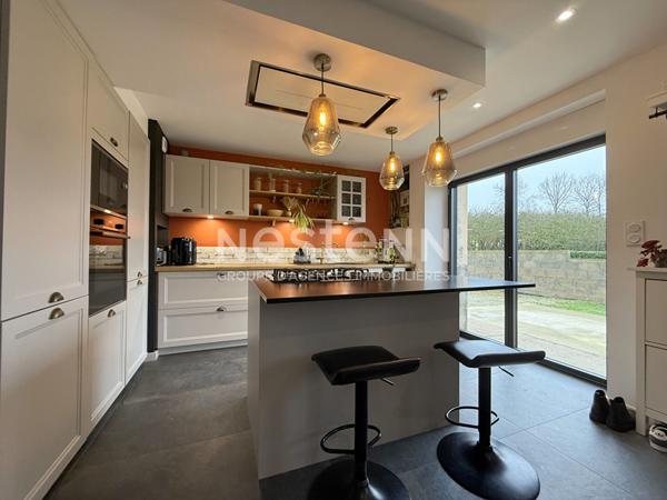 REGUINY - Jolie propriété des années 50 à vendre, 3 chambres, garage et 810 m² de jardin