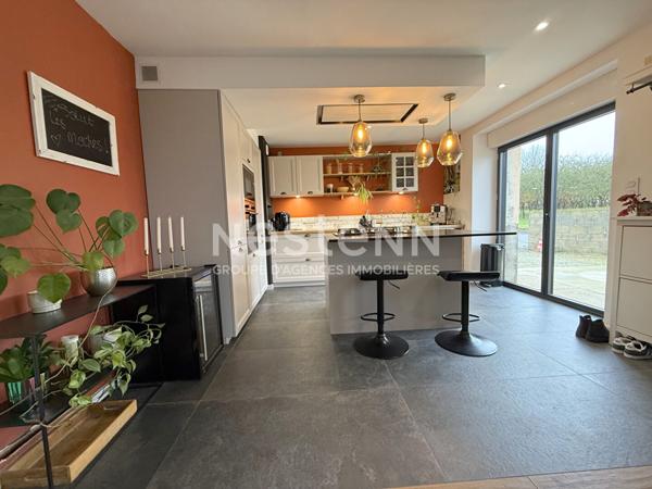 REGUINY - Jolie propriété des années 50 à vendre, 3 chambres, garage et 810 m² de jardin