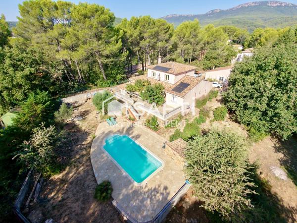 4 chambres ;cadre champêtre , piscine, double garage
