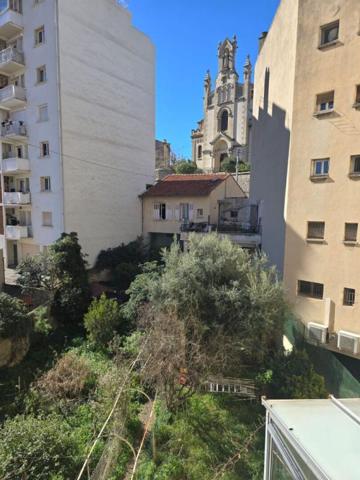 13007 MARSEILLE - MURS COMMERCIAUX LOUES,  Local  340 m²