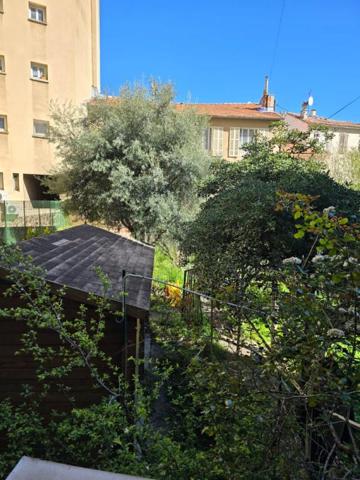 13007 MARSEILLE - MURS COMMERCIAUX LOUES,  Local  340 m²