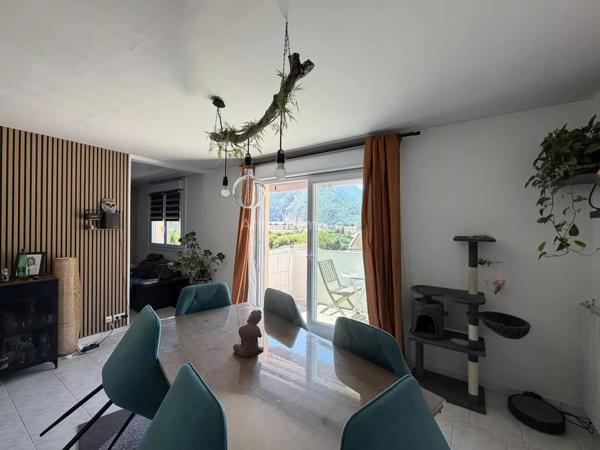 Vente                                                      Appartement
                        
                     5 pièces                      71 m2                     à Digne-les-Bains