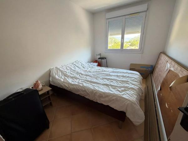 Vente                                                      Appartement
                        
                     5 pièces                      71 m2                     à Digne-les-Bains