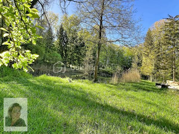 A 15 minutes de Berry au bac, 15 minutes de Laon.
Vend coin de paradis avec cet étang d’exception, niché au cœur d’un écrin de verdure de 7 250 m², entièrement clos et soigneusement arboré.
Son plan d’eau de 2 500 m², atteignant jusqu’à 2 mètres de profondeur, toujours en eau été comme hivers.
Ce lieu ravira les pêcheurs les plus exigeants avec une belle diversité de poissons : carpes amours, carpes cuir, gardons et perches...
Un chalet complète ce bien, Barbecue, puit et toilettes sèches.
Facilité d'accès: caravane, voiture, camping car...deux entrée.
Un bien rare, idéal pour se reconnecter à l’essentiel.