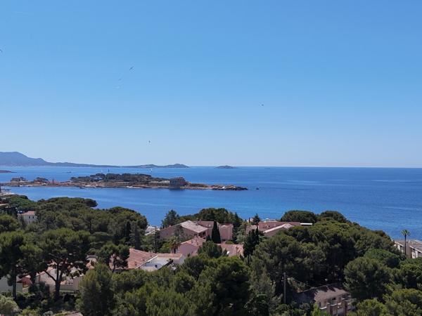 BANDOL – Villa familiale de 153 m² avec 3 chambres, appartement T2 indépendant et grand garage