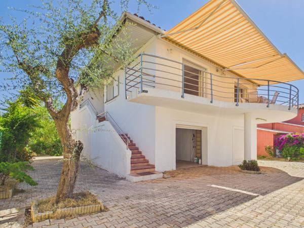 BANDOL – Villa familiale de 153 m² avec 3 chambres, appartement T2 indépendant et grand garage
