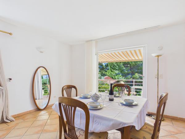 BANDOL – Villa familiale de 153 m² avec 3 chambres, appartement T2 indépendant et grand garage