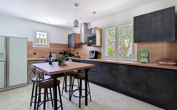 Maison à vendre    5 pièces •  Serres-Castet