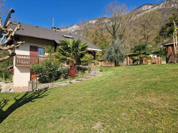 Aix'Plore immobilier vous propose cette maison de 5 pièces.