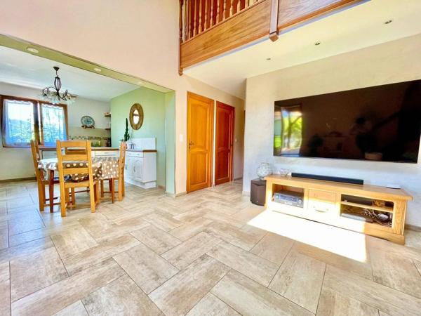 Aix'Plore immobilier vous propose cette maison de 5 pièces.