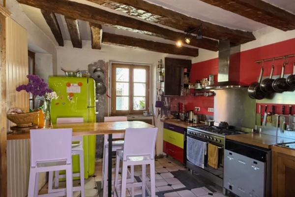Vente                                                      Maison de village
                        
                                         230 m2                     à Eygliers