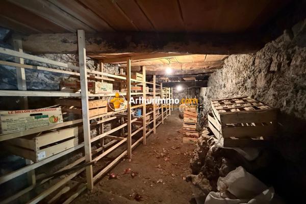 Vente                                                      Maison de village
                        
                                         230 m2                     à Eygliers