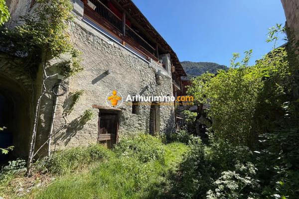 Vente                                                      Maison de village
                        
                                         230 m2                     à Eygliers