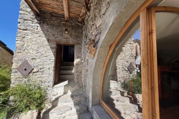 Vente                                                      Maison de village
                        
                                         230 m2                     à Eygliers