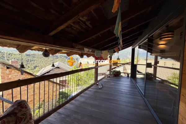 Vente                                                      Maison de village
                        
                                         230 m2                     à Eygliers