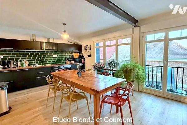 Maison de ville avec jardin garage et dépendance à vendre sur la commune de Steenvoorde.

Cet...