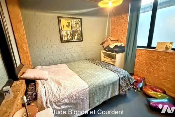 Maison de ville avec jardin garage et dépendance à vendre sur la commune de Steenvoorde.

Cet...