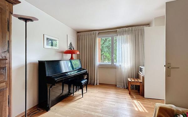 Appartement à vendre    2 pièces • 42,74 m2 Suresnes