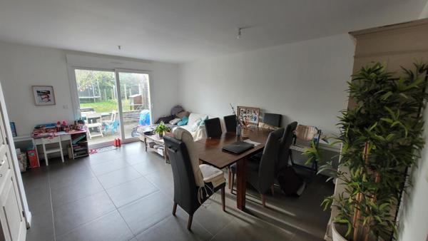 Ensemble de 2 maisons individuelles, 3 chambres chacunes, jardin, stationnement