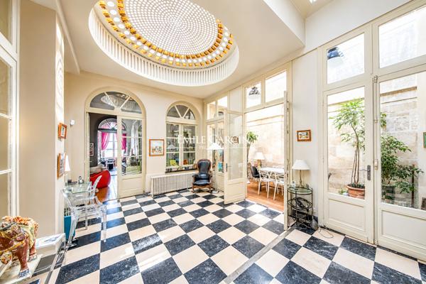 À vendre - Appartement  avec balcon - Bordeaux centre