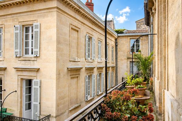 À vendre - Appartement  avec balcon - Bordeaux centre