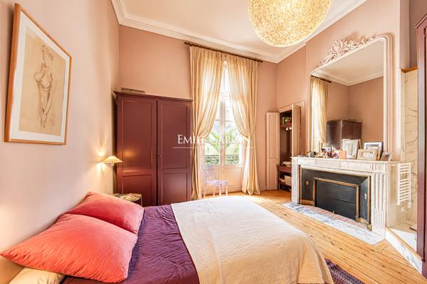 À vendre - Appartement  avec balcon - Bordeaux centre