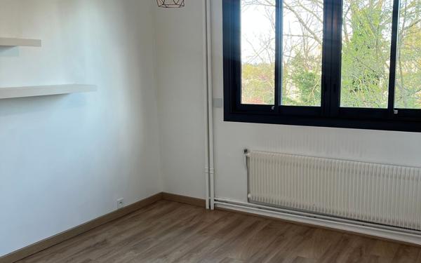 Appartement à louer    2 pièces •  Champagne-au-Mont-d'Or