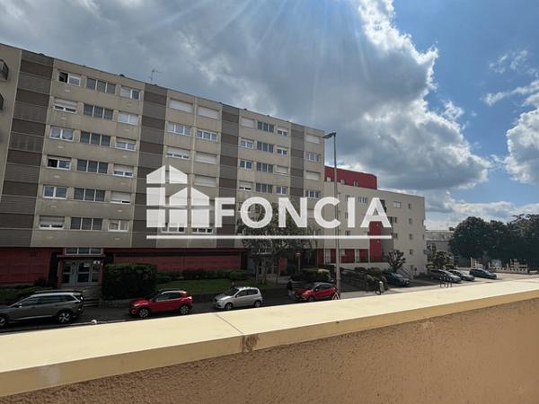 Location Appartement 3 pièces 60.6 m² - 26 A 34 RUE DE LA REPUBLIQUE Luce 28110