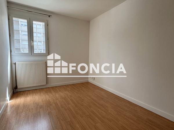 Location Appartement 3 pièces 60.6 m² - 26 A 34 RUE DE LA REPUBLIQUE Luce 28110