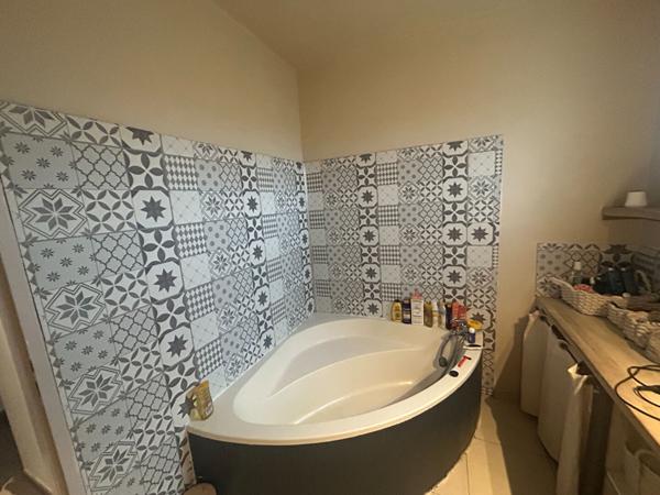 Maison avec piscine et double garage à Carcassonne