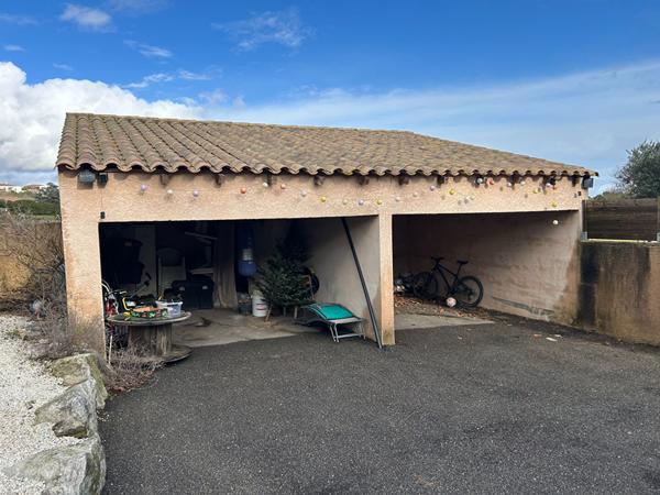 Maison avec piscine et double garage à Carcassonne