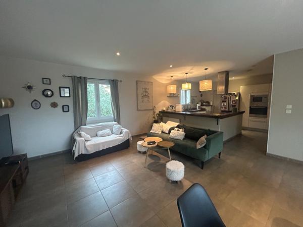 Maison avec piscine et double garage à Carcassonne