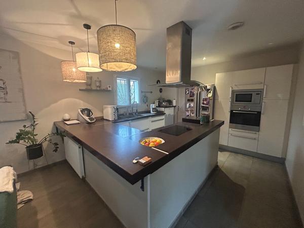 Maison avec piscine et double garage à Carcassonne