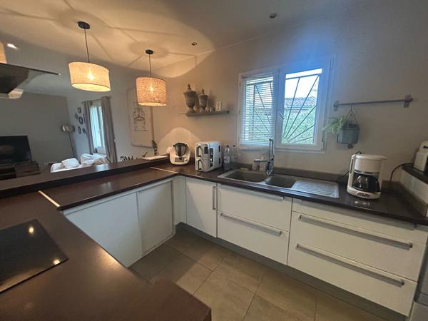 Maison avec piscine et double garage à Carcassonne