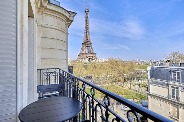 à louer  - Paris - 75007- Location meublé - Tour Eiffel - dernier étage - balcon - ascenseur
