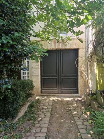 PROPRIÉTÉ DE VILLE AVEC STUDIOS-PLEIN CŒUR DE PONTIVY. Pontivy (56300)