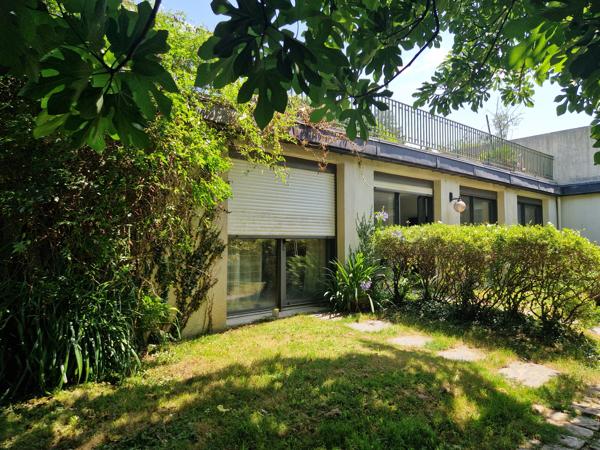 PROPRIÉTÉ DE VILLE AVEC STUDIOS-PLEIN CŒUR DE PONTIVY. Pontivy (56300)