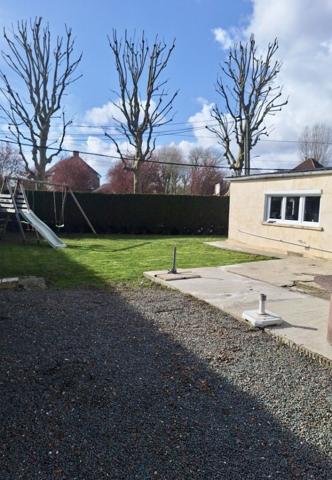 Maison pleine de charme, avec jardin et garage.
