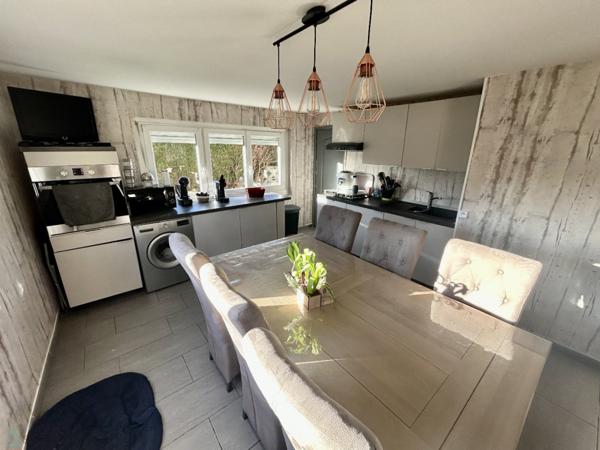 Maison pleine de charme, avec jardin et garage.