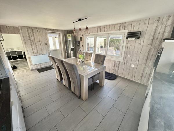 Maison pleine de charme, avec jardin et garage.