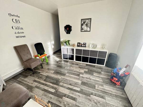 Maison pleine de charme, avec jardin et garage.