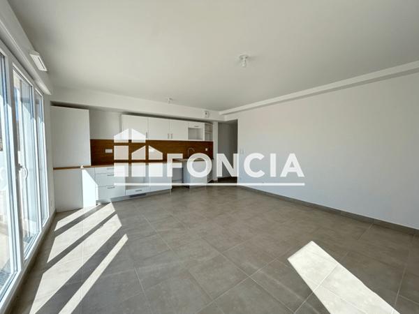 Location Appartement 5 pièces 100.3 m² - Istres 13800