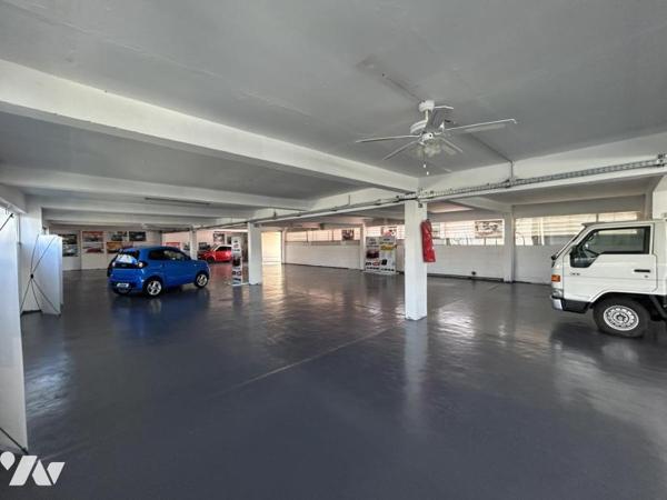 Ensemble commercial bonne rentabilité et bel emplacement à SAINT-PIERRE