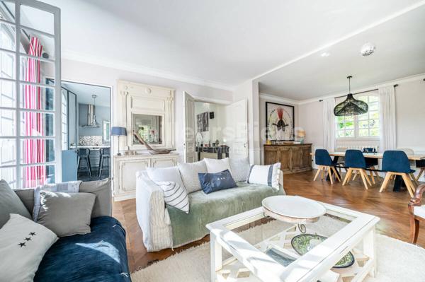 Maison de charme en parfait état, au calme et joli jardin.